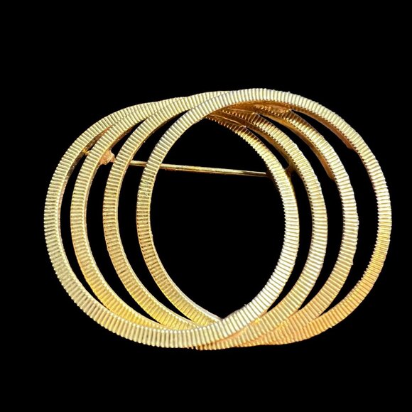 Vintage Brooch 4 Interlocking Rings Yellow Tone Pin - Picture 1 of 7